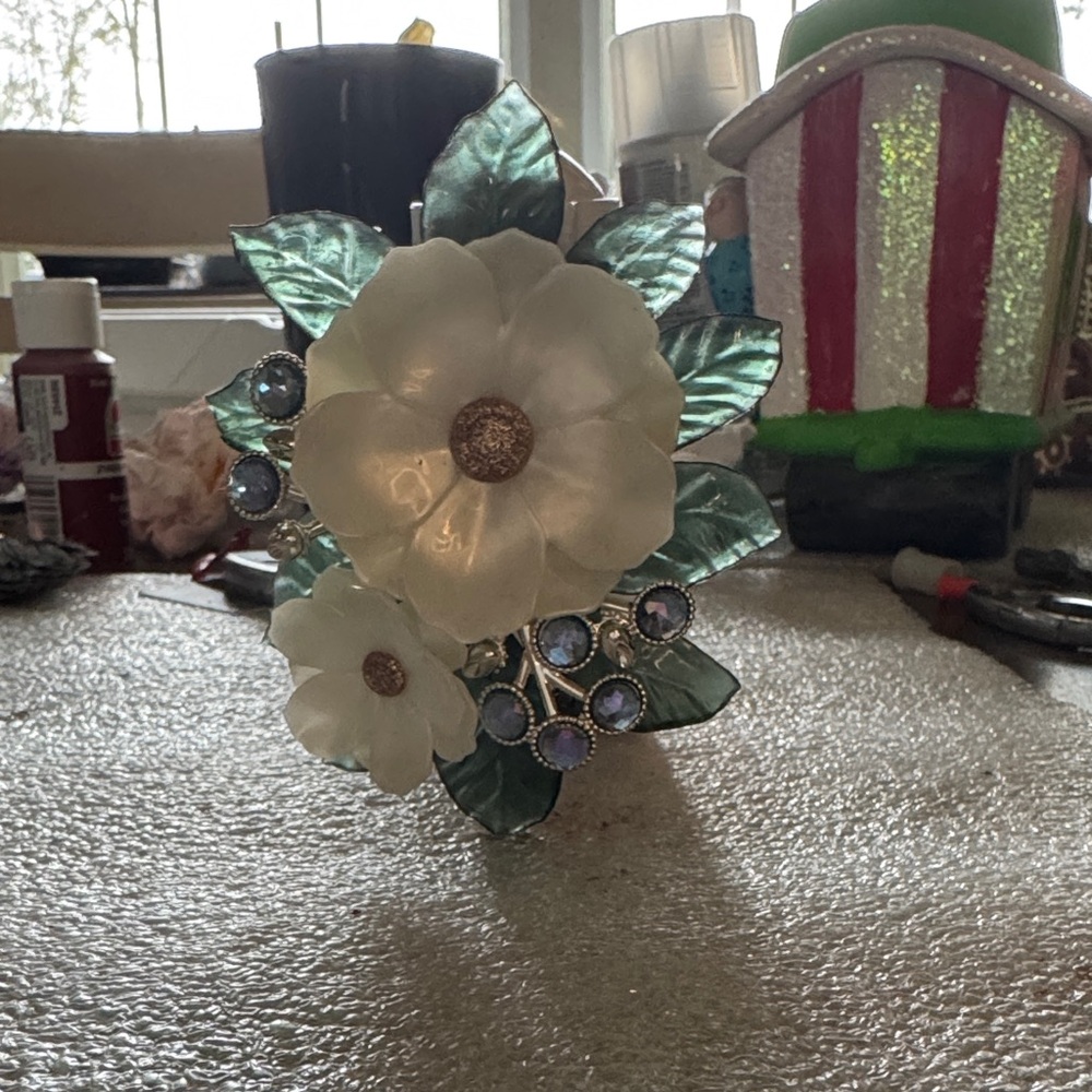 Elegant White and Magnolia Floral Accent Wallflower